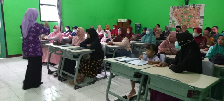 Penerimaan Rapot Semester 1 oleh Wali Murid