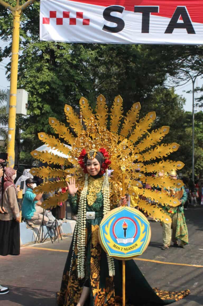 MAN 2 Nganjuk Ramaikan Karnaval HUT Ke-78 RI