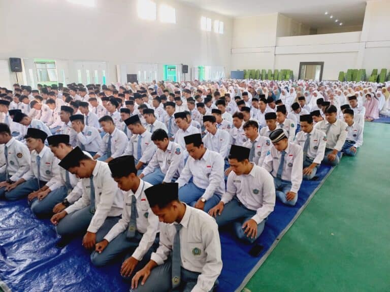 Pembiasaan Sholat Dhuha dan Istighotsah di MAN 2 Nganjuk